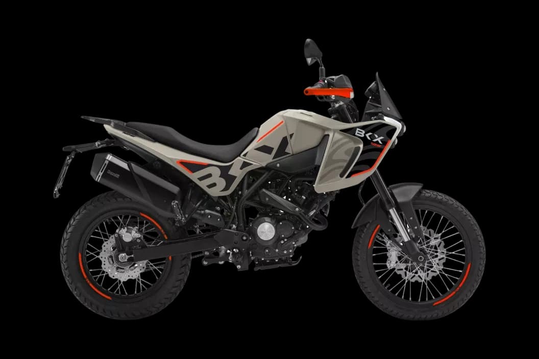 BKX 125 DUNE SEA - ľahký dobrodružný motocykel pre mladé jezdce, univerzálny a ľahko ovladatelný parťák na asfalt i do terénu s jedinečným designem